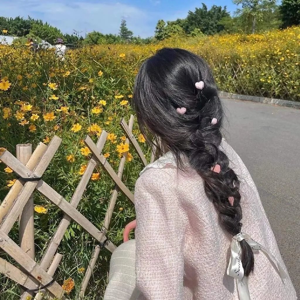 黑暗中的两个人